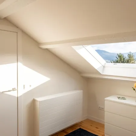 La Casa De Cristales * Outes